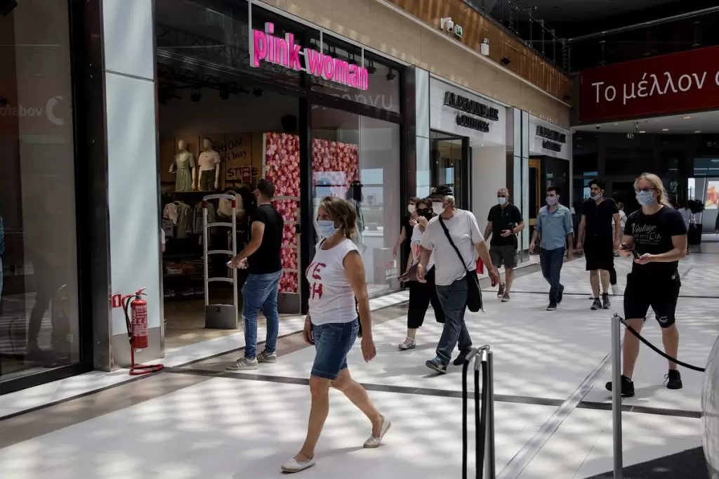 Νέα μέτρα ξαφνικά: «Καμπάνα» σε κλειστούς χώρους και σχολεία