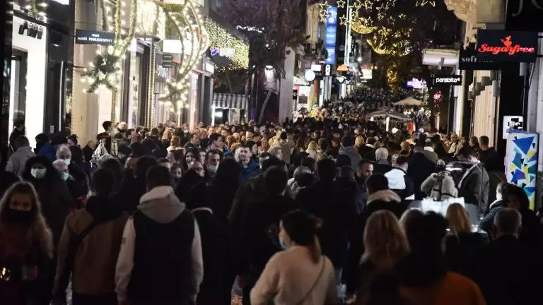 Ωράριο καταστημάτων σήμερα 17/12/2022: Τι ώρα ανοίγουν και κλείνουν μαγαζιά και σούπερ μάρκερ