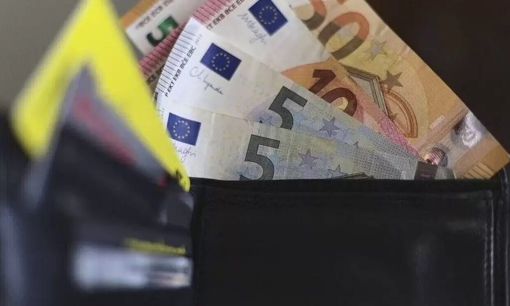 Δεν είναι φάρσα: Διαγράφει τα χρέη χιλιάδων Ελλήνων η Εφορία – Ποιους αφορά