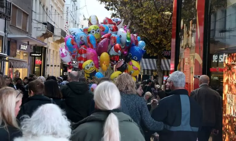 Ωράριο καταστημάτων Πάσχα: Τι ώρα κλείνουν σήμερα Μεγάλη Πέμπτη (17/04/2025)