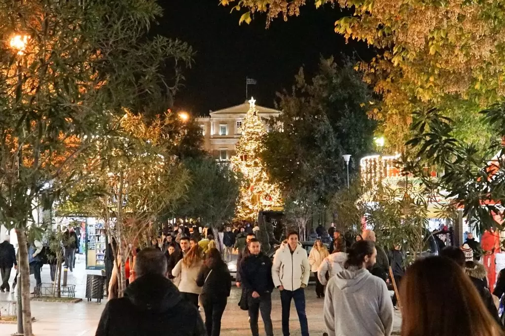 Εορταστικό ωράριο Χριστουγέννων 2022-23: Πότε ανοίγουν και κλείνουν τα μαγαζιά