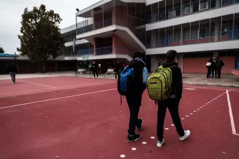 Πότε κλείνουν για τα Χριστούγεννα 2022 τα σχολεία: Πότε ανοίγουν ξανά το 2023