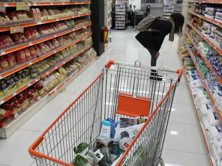 Έτσι μας κλέβουν τα σούπερ μάρκετ: Αποκάλυψη για τη «λίστα της ντροπής»
