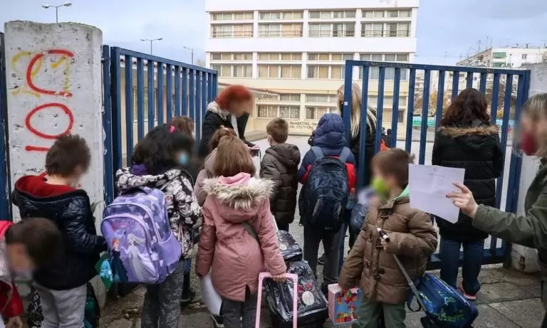 Τεράστια ανατροπή με τα σχολεία: Τι ώρα θα σχολάνε οι μαθητές τη νέα χρονιά