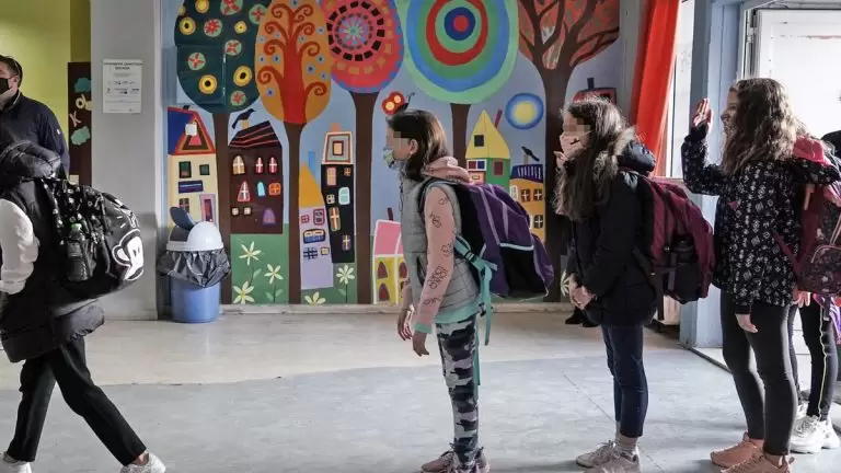 Σχολεία: Έκτακτη ανακοίνωση για τις απουσίες – Τι αλλάζει