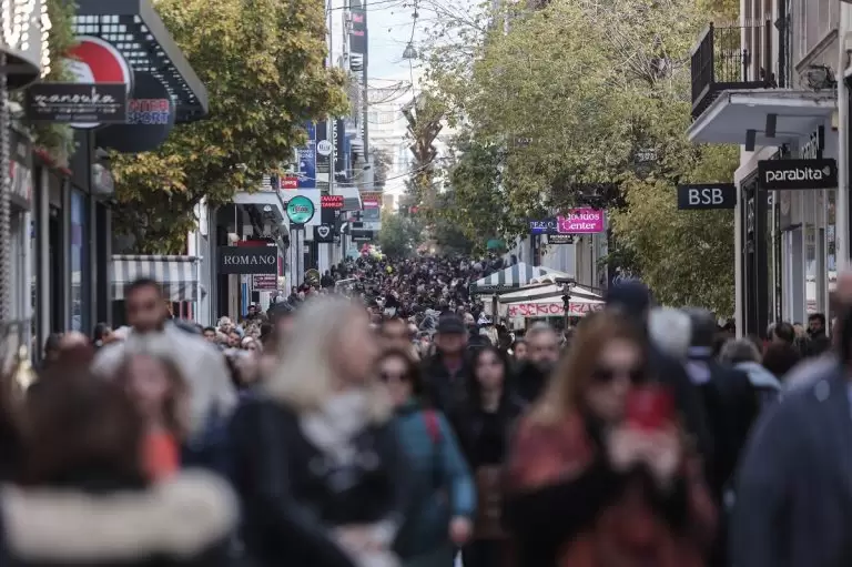 Την θυμάστε; Η παλιά μάρκα ρούχων που ξεπουλάει σαν τρελή στην Ελλάδα
