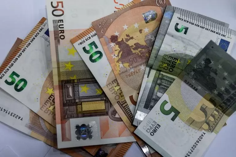 Σπουδαία νέα: Αυξήσεις σε 10 επιδόματα από Απρίλιο – Η λίστα με τα νέα ποσά