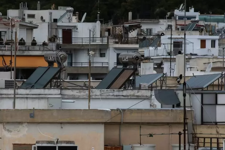 Δωρέαν ηλιακός θερμοσίφωνας: Πόσο κοστίζει – Πόσο συμφέρει η επιδότηση μέσω gov.gr