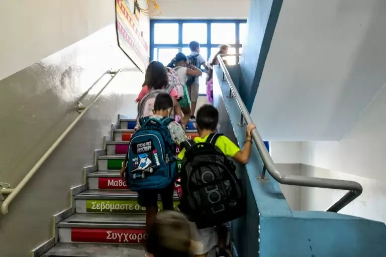 Σχολεία: Έκτακτη αλλαγή στις απουσίες – «Κάηκε» μία αργία το 2023
