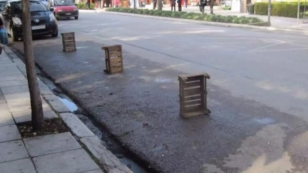 Αυτοκίνητο: Μπορώ να κρατάω θέση πάρκινγκ στο δρόμο; Αυτό είναι το πρόστιμο