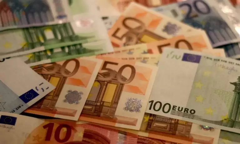 Μετρητά: Έρχεται το τέλος τους τον Οκτώβριο; Τι ισχύει πραγματικά