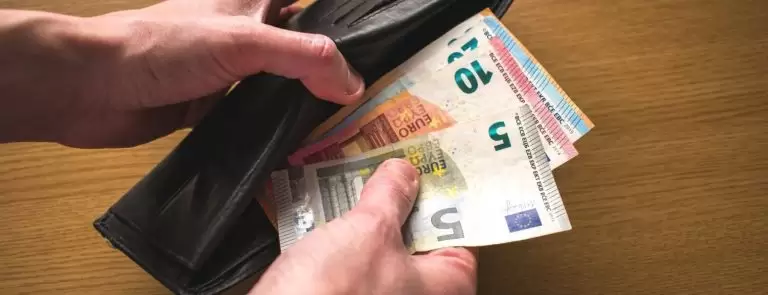Νέα μέτρα στήριξης: Έρχεται επιταγή ακρίβειας, επιδόματα και ρυθμίσεις χρεών