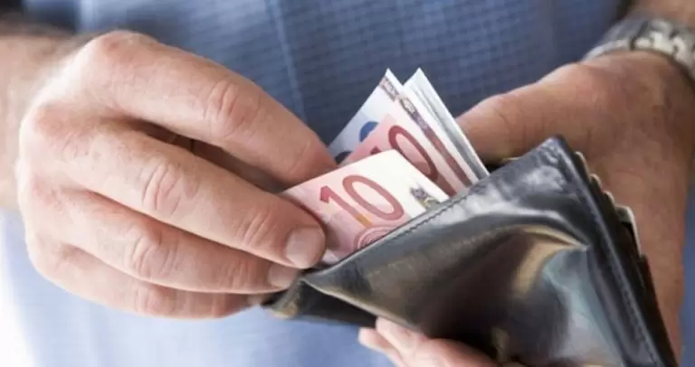 Νέο επίδομα: Ποιοι δικαιούνται 255 ευρώ – Πότε θα τα λάβουν