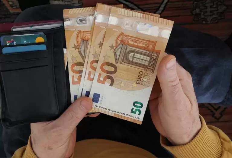 Πληρωμές Μαρτίου: Μπαίνουν επιδόματα, επιδοτήσεις, αναδρομικά και αυξήσεις συντάξεων