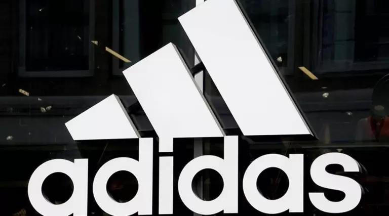 Τεράστιο σκάνδαλο με τα παπούτσια Adidas: Τι έχει συμβεί με την εταιρεία – Γιατί έχει ξεκινήσει έρευνα