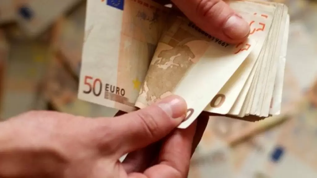Ελληνική τράπεζα δίνει τεράστιο bonus μετρητά: Μήπως είσαι δικαιούχος;