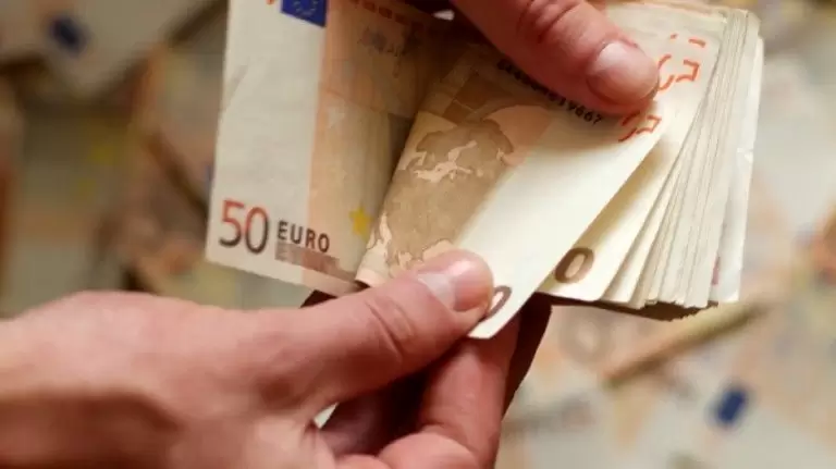 Ελληνική τράπεζα δίνει τεράστιο bonus μετρητά: Μήπως είσαι δικαιούχος;