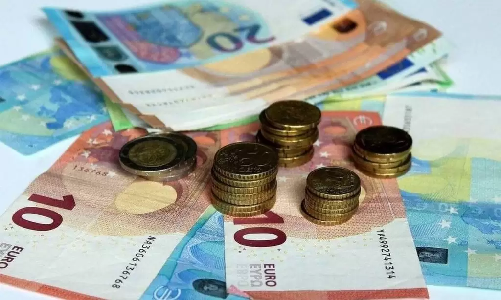 Επιδόματα: Ποια αυξάνονται από την 1η Απριλίου μαζί με τον κατώτατο μισθό