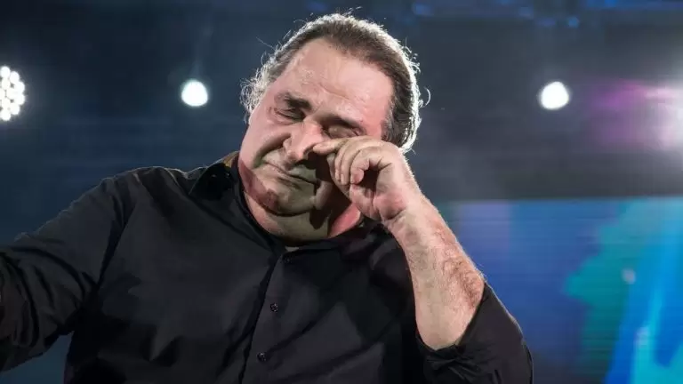 Βασίλης Καρράς: Συγκίνηση για τον αγαπημένο τραγουδιστή – Αγνώριστός μετά την περιπέτεια της υγείας του