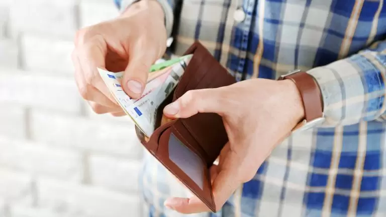 Αυξάνονται όλοι οι μισθοί σε Δημόσιο και Ιδιωτικό τομέα – Επίσημη ανακοίνωση