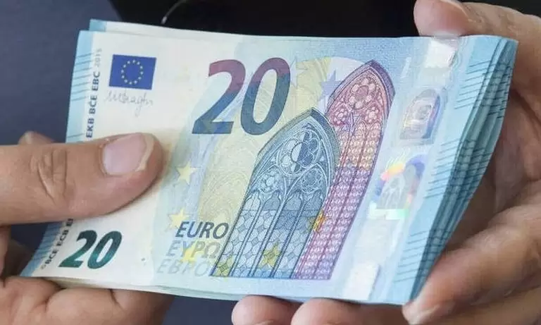 Κατώτατος μισθός 2025: Έρχονται αυξήσεις σε λίγες ημέρες – Πόσα χρήματα θα παίρνουμε