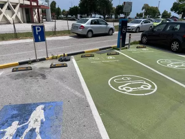 Παρκάρισμα: Προσοχή! Τσουχτερά πρόστιμα αν παρκάρεις σε αυτές τις θέσεις