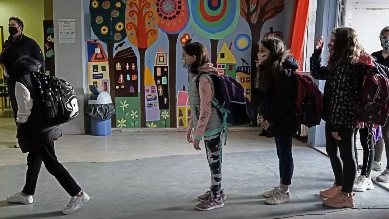 Απουσίες μαθητών: Έκτακτη ανακοίνωση από το υπουργείο Παιδείας