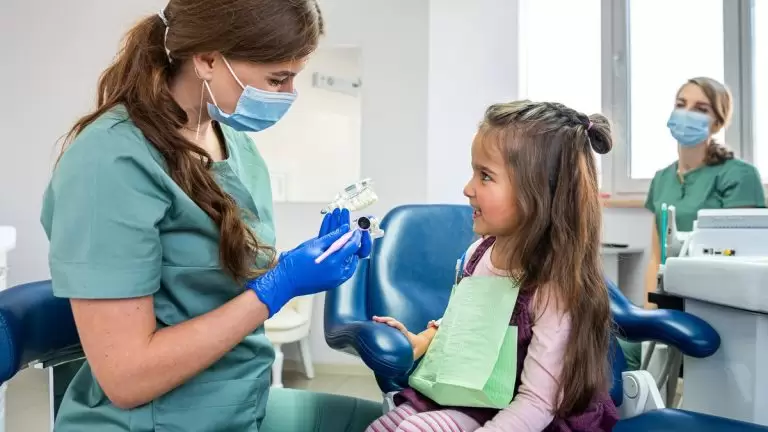 Επίδομα για οδοντίατρο: Πάρε 40 ευρώ ανά παιδί για έλεγχο – Δικαιούχοι και αιτήσεις για το dentist pass