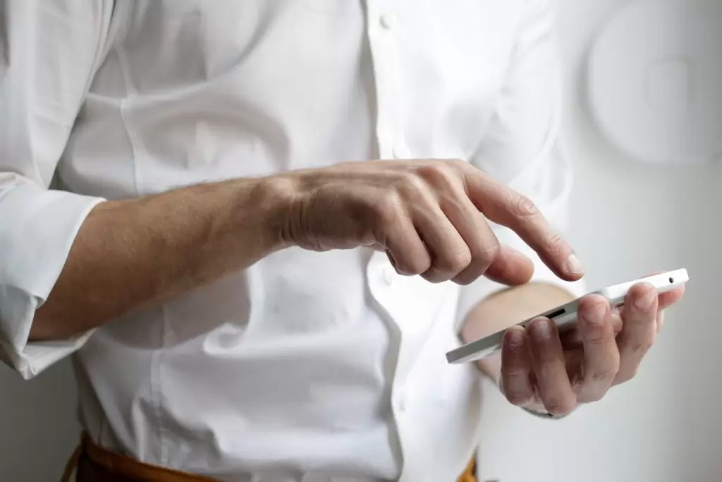 Κινητή τηλεφωνία: Απεριόριστα GB από Cosmote, NOVA, Vodafone – Πώς θα πάρετε τις προσφορές