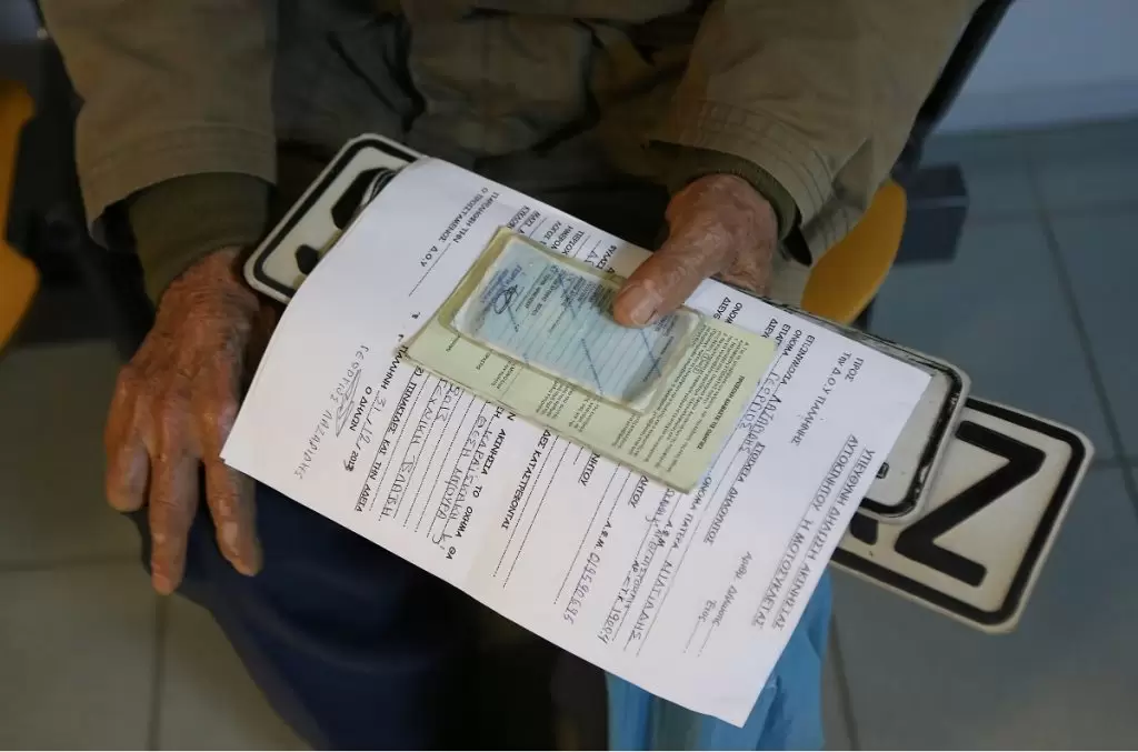 Πάσχα 2023: Επιστρέφονται οι πινακίδες, οι άδειες οδήγησης και κυκλοφορίας – Ποιοι εξαιρούνται