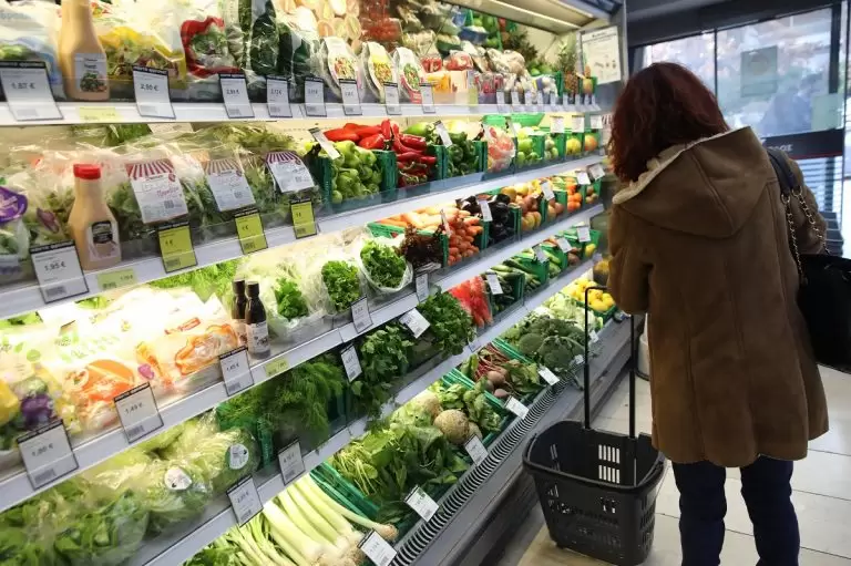 Ανοιχτά μαγαζιά αύριο Κυριακή 9 Απριλίου: Μπάχαλο με τα σούπερ μάρκετ