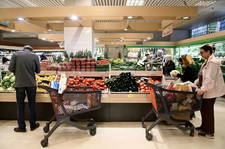 Τρελή κίνηση από μεγάλο σούπερ μάρκετ: Δωροεπιταγή 12 ευρώ σε όλους