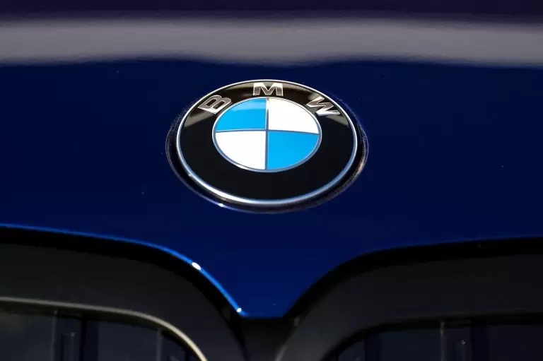 ΣΟΚ στη BMW: Ανακαλούνται 90.000 αυτοκίνητα – Έκτακτη ανακοίνωση της εταιρείας και αυστηρή προειδοποίηση