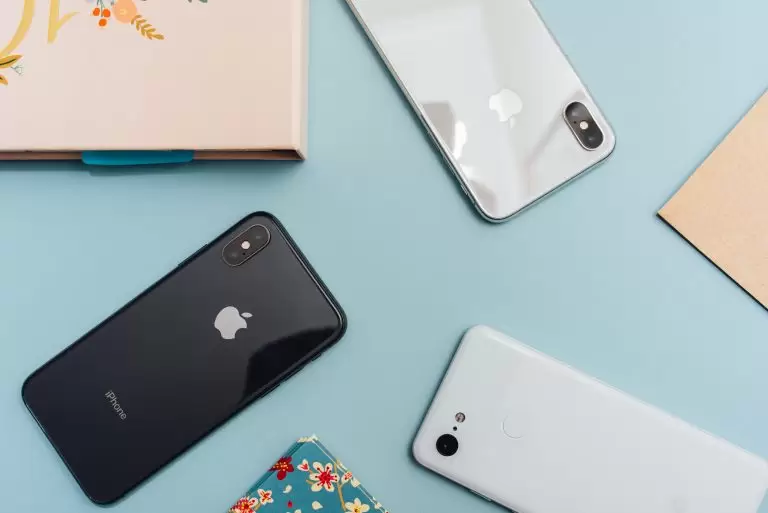 iPhone: Αν έχετε αυτό το μοντέλο σταματήστε να το φορτίζετε στο αυτοκίνητο αμέσως