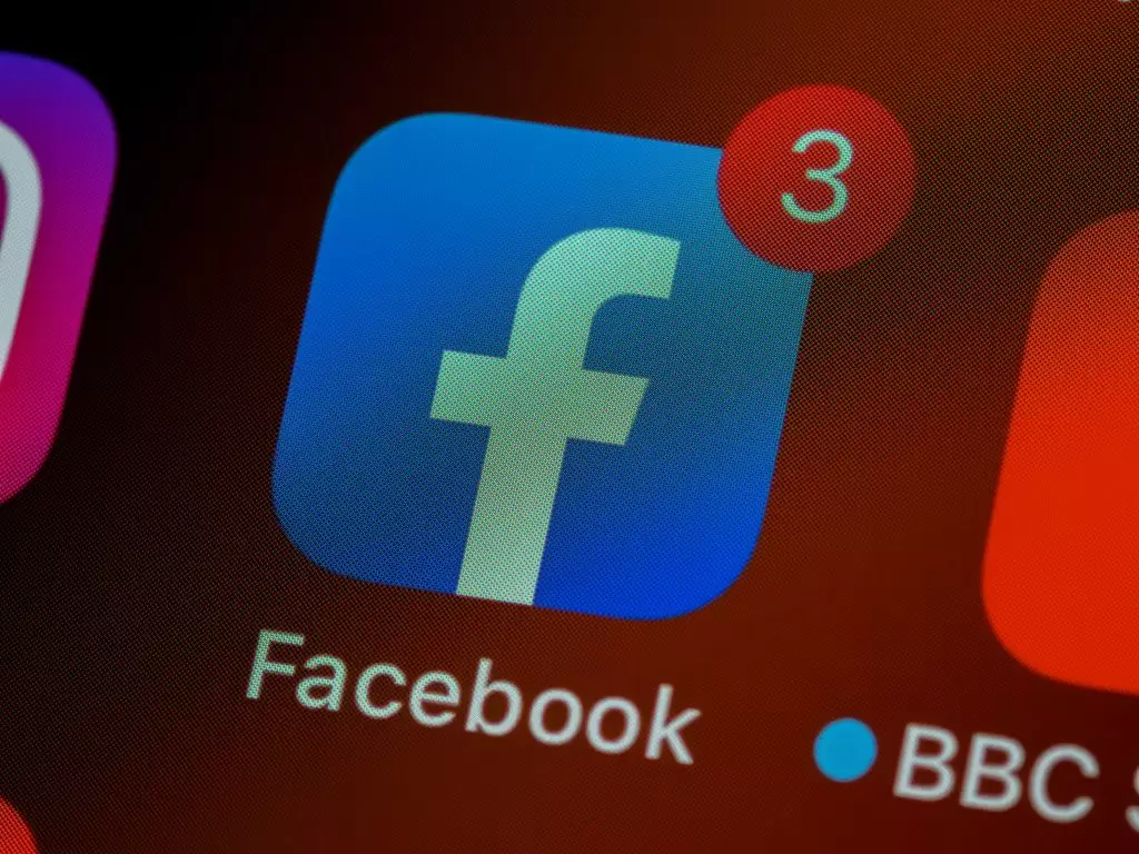 Σάλος με το Facebook: Στέλνει αιτήματα φιλίας μόνο του! Τι πρέπει να κάνετε αμέσως