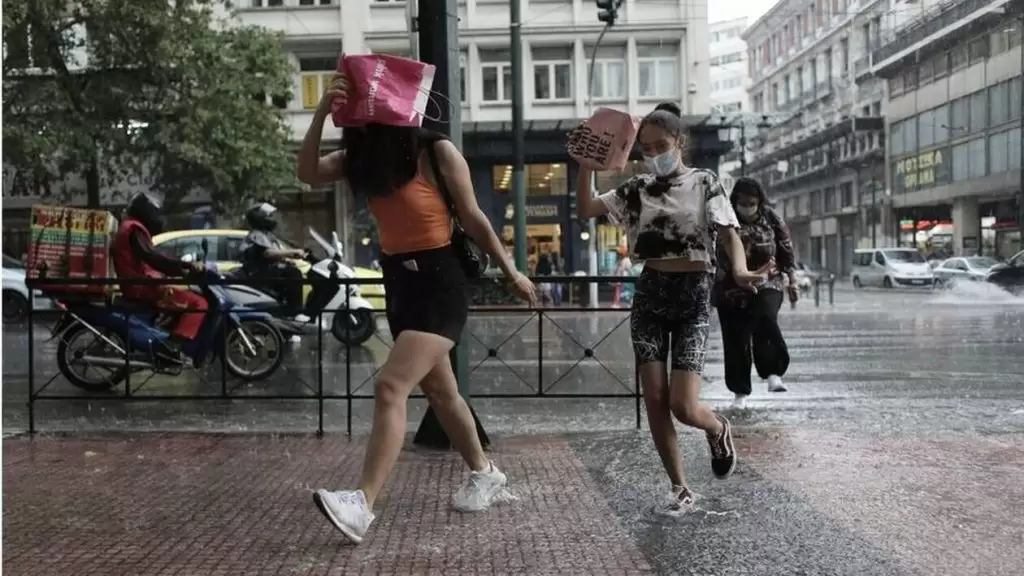 Καιρός: Έρχεται καταιγίδα στην Αττική – Τι ώρα θα βρέξει