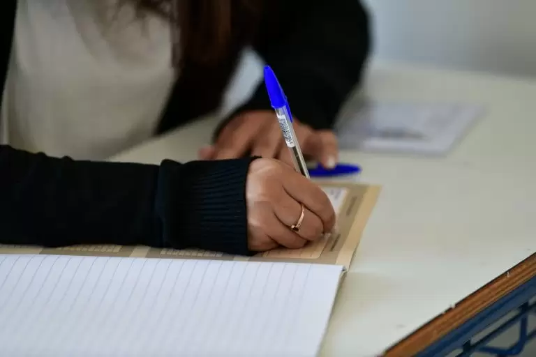Πανελλήνιες 2023: Τι συμβαίνει με τα γραπτά; Γιατί ζητούνται χρηματοκιβώτια, αστυνομικά τμήματα και ταχυμεταφορές