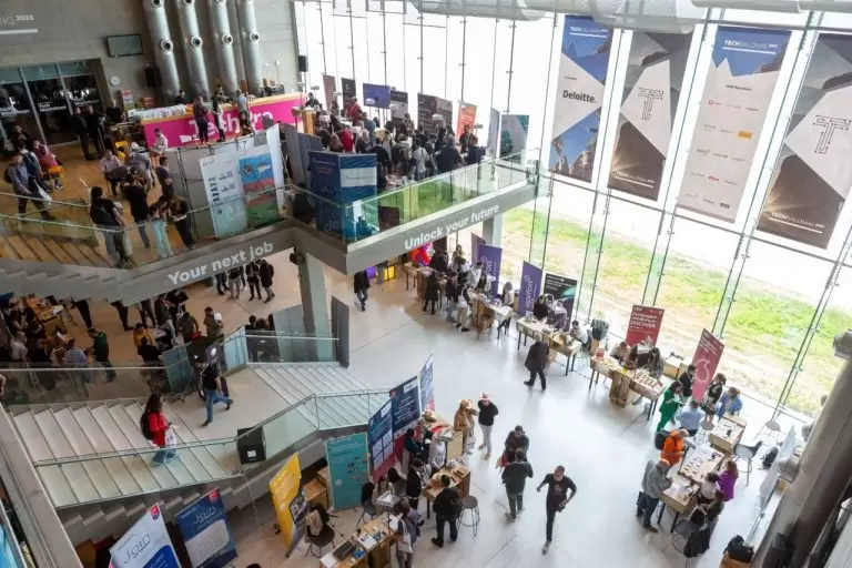 Θέσεις εργασίας: Εκατοντάδες προσλήψεις στη Θεσσαλονίκη – Οι εταιρείες που αναζητούν άμεσα κόσμο