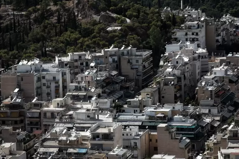 Ηλιακός θερμοσίφωνας: Τελευταία ευκαιρία για επιδότηση – Τα «μυστικά» για voucher 900 ευρώ