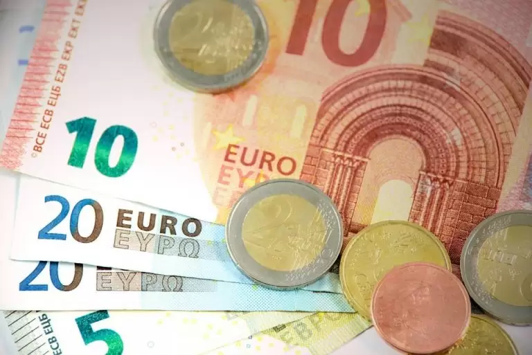 Έκτακτη είδηση: Επιστρέφουν μόνιμα Δώρο Χριστουγέννων και Πάσχα σε χιλιάδες υπαλλήλους και συνταξιούχους