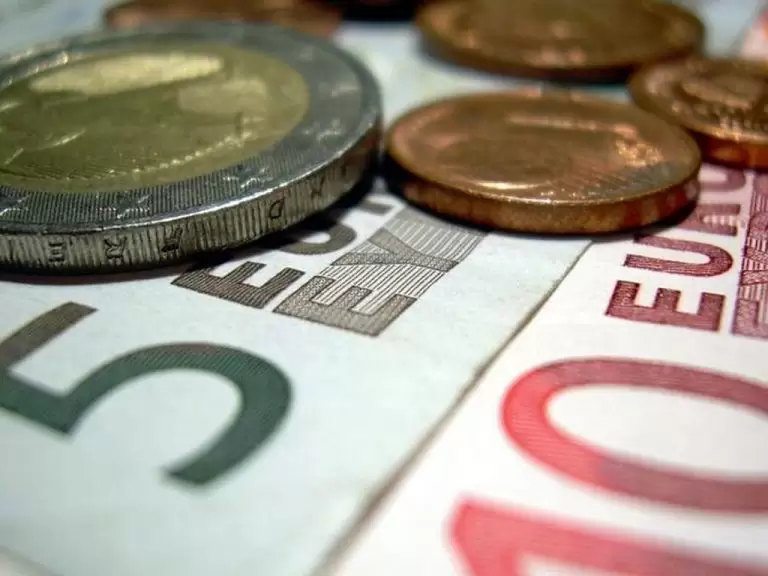 Μισθοί 2023: Αυξήσεις σε ενστόλους και δημόσιο