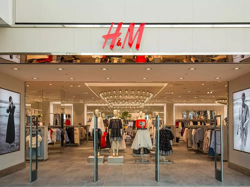 «Βόμβα» από τα H&M: «Σέρνουν» στα δικαστήρια πασίγνωστη αλυσίδα – Γιατί την κατηγορεί
