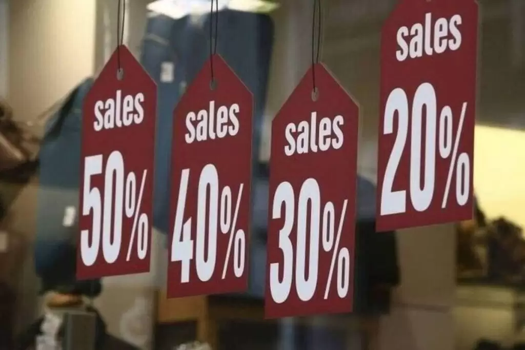 Εκπτώσεις 2023: Αυτά είναι τα τρία πασίγνωστα μαγαζιά που «έφαγαν» πρόστιμο – Δείτε πώς κορόιδευαν τον κόσμο