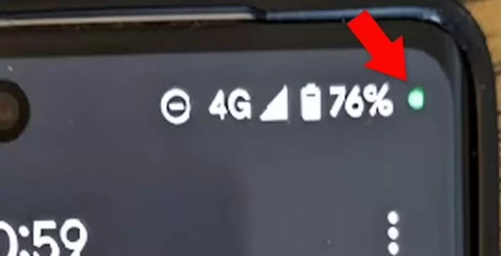 Εμφανίστηκε αυτή η πράσινη τελεία στο τηλέφωνό σας; Μεγάλη προσοχή – Τι σημαίνει