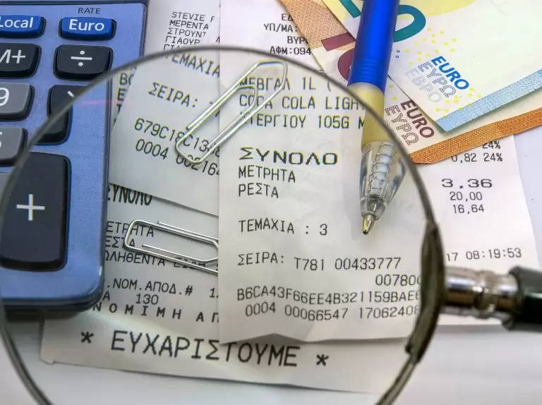 Στη φόρα όλα τα ονόματα: Αυτοί είναι οι Έλληνες που χρωστάνε μεγάλα ποσά στην Εφορία