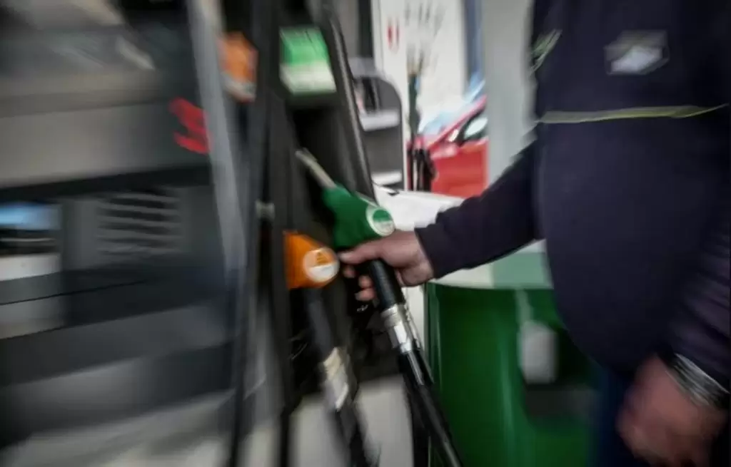 Βενζίνη: Πάτε καλά; Στα 2.30 η αμόλυβδη στην Αθήνα – Δείτε πού θα φτάσει