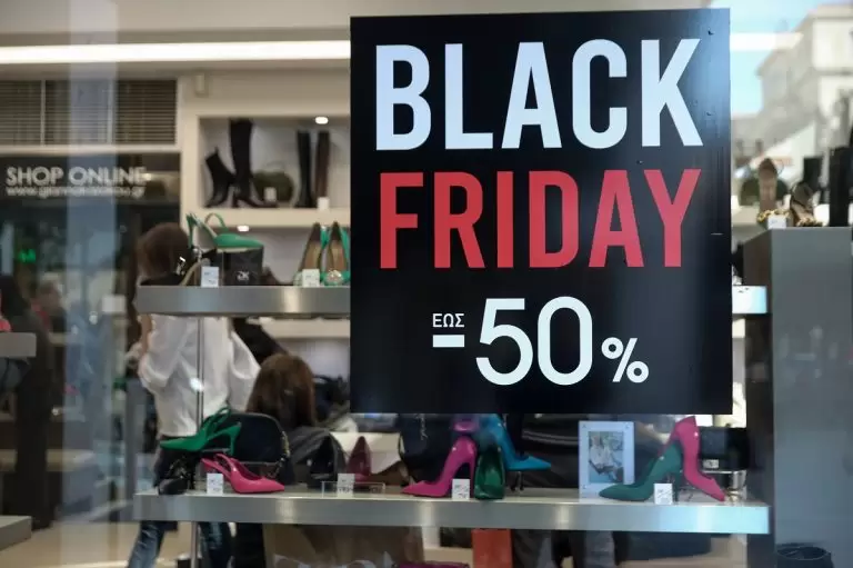 Πότε είναι η Black Friday 2023: Τι αλλάζει – Σάλος με τις «μαϊμού» εκπτώσεις