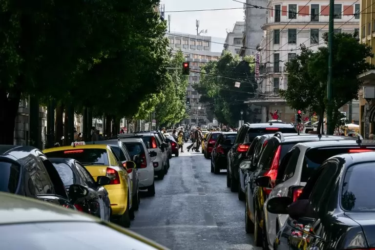 «Βόμβα»: Πρόστιμο 400 ευρώ σε 3 εκατομμύρια οδηγούς στην Ελλάδα – Τι συμβαίνει