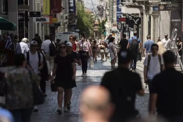 «Πιστόλι» στην επιταγή ακρίβειας 250 ευρώ – Παίρνουν πίσω τα επιδόματα