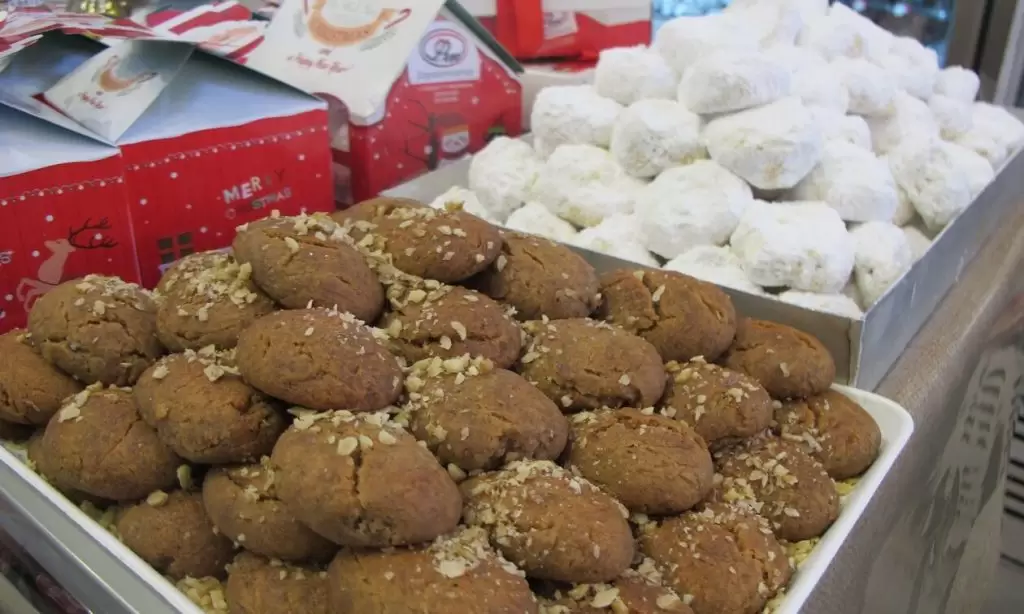 Μελομακάρονα – κουραμπιέδες: Πόσο κοστίζουν φέτος